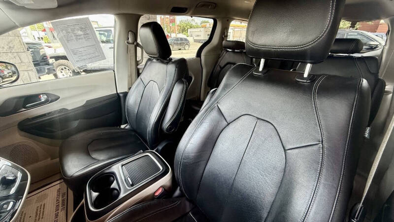 2022 Chrysler Pacifica Touring L