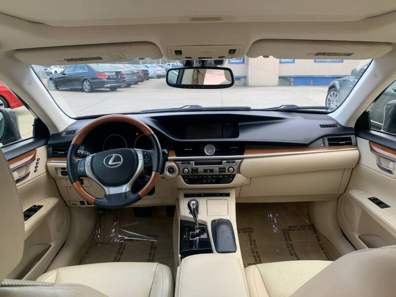 2013 Lexus ES 300h photo 6