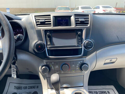 2013 Toyota Highlander SE