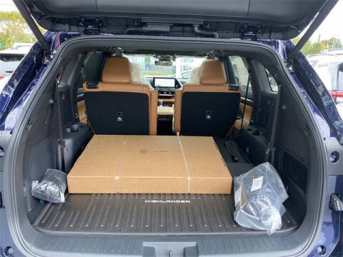 2025 Toyota Highlander Hybrid Platinum