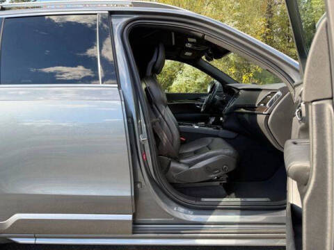 2018 Volvo XC90 T6 Momentum