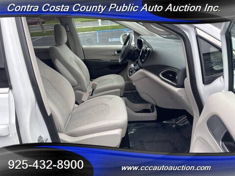 2017 Chrysler Pacifica Hybrid Touring Plus