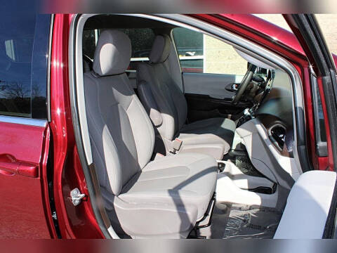 2021 Chrysler Voyager LX