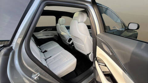 2024 Cadillac LYRIQ Luxury 2