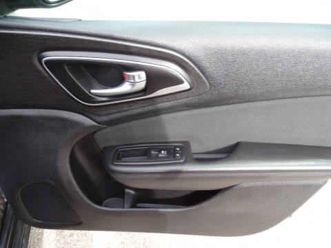 2016 Chrysler 200 Limited