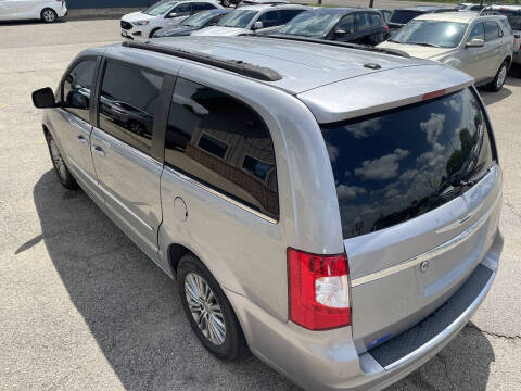 2014 Chrysler Town and Country Touring-L