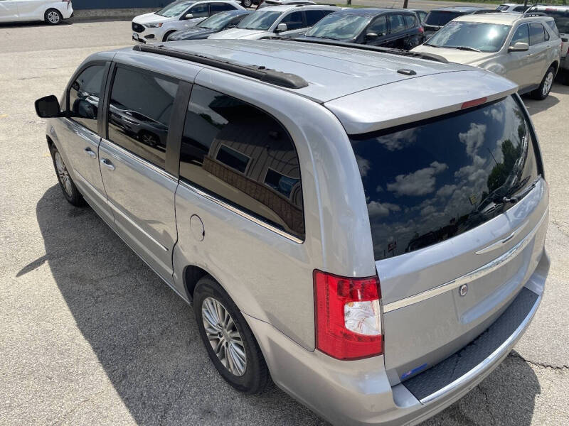 2014 Chrysler Town and Country Touring-L