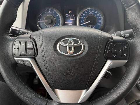 2017 Toyota Sienna XLE 8-Passenger