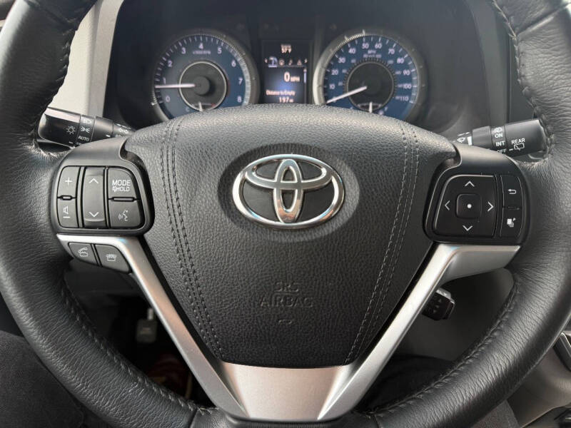 2017 Toyota Sienna XLE 8-Passenger