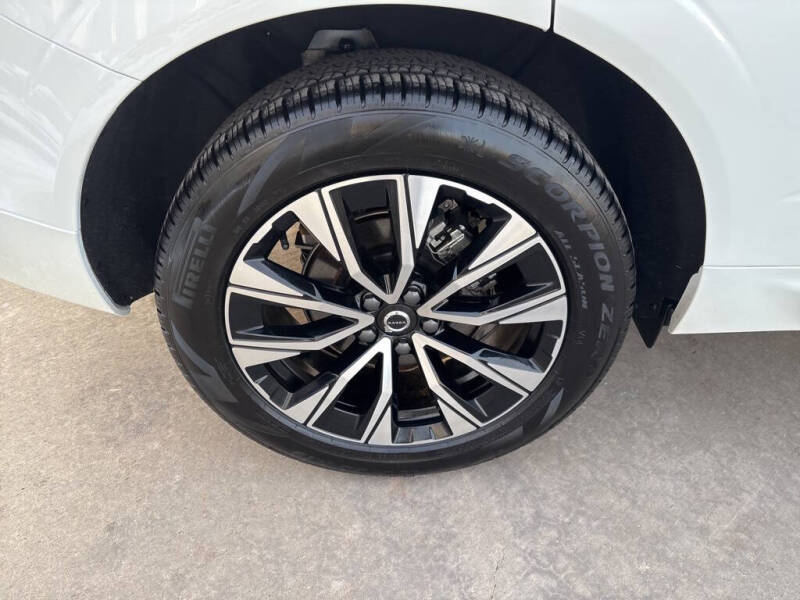 2025 Volvo XC60 B5 Plus Dark Theme