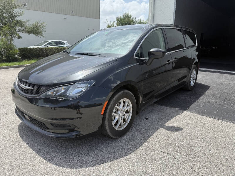 2022 Chrysler Voyager LX