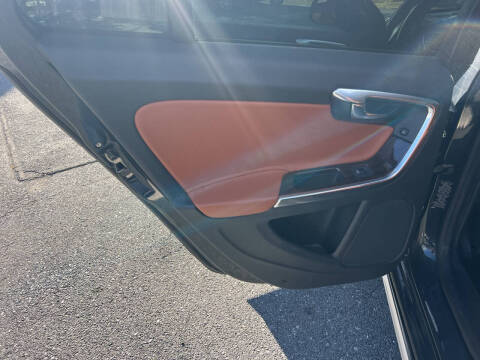 2015 Volvo V60 Cross Country T5 Platinum