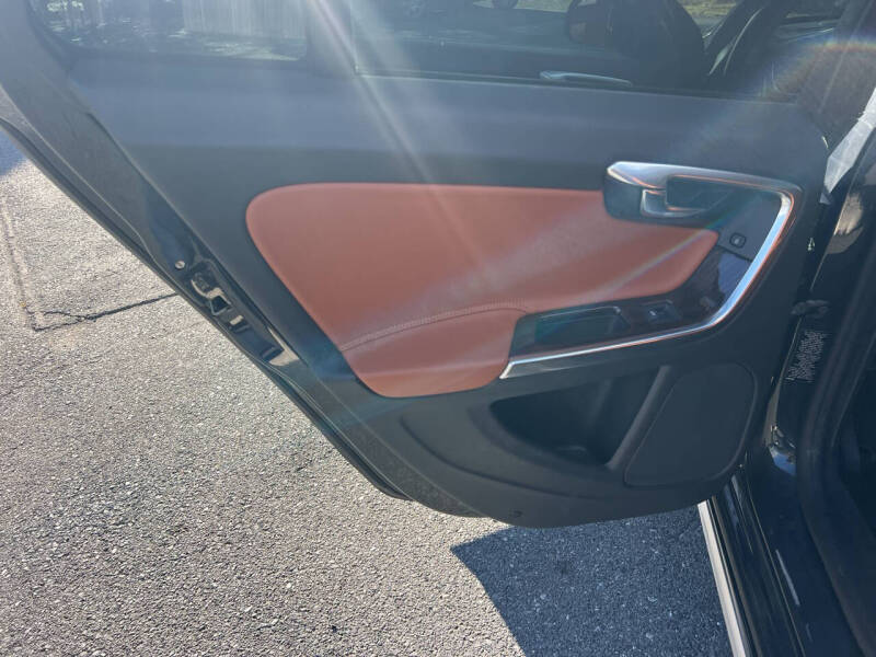 2015 Volvo V60 Cross Country T5 Platinum