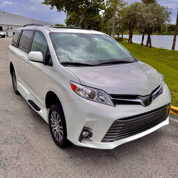 2020 Toyota Sienna XLE 8-Passenger