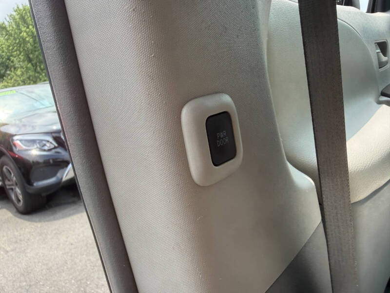 2011 Toyota Sienna LE 8-Passenger