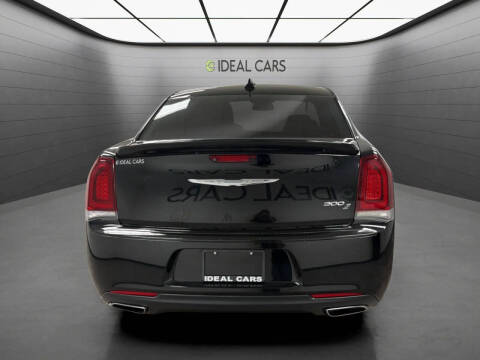 2018 Chrysler 300 S