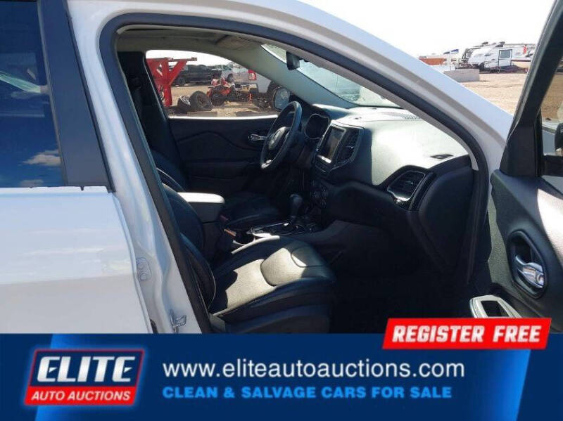 2023 Jeep Cherokee Altitude Lux