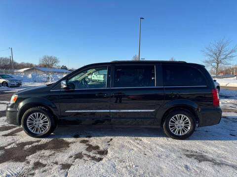 2015 Chrysler Town and Country Touring-L
