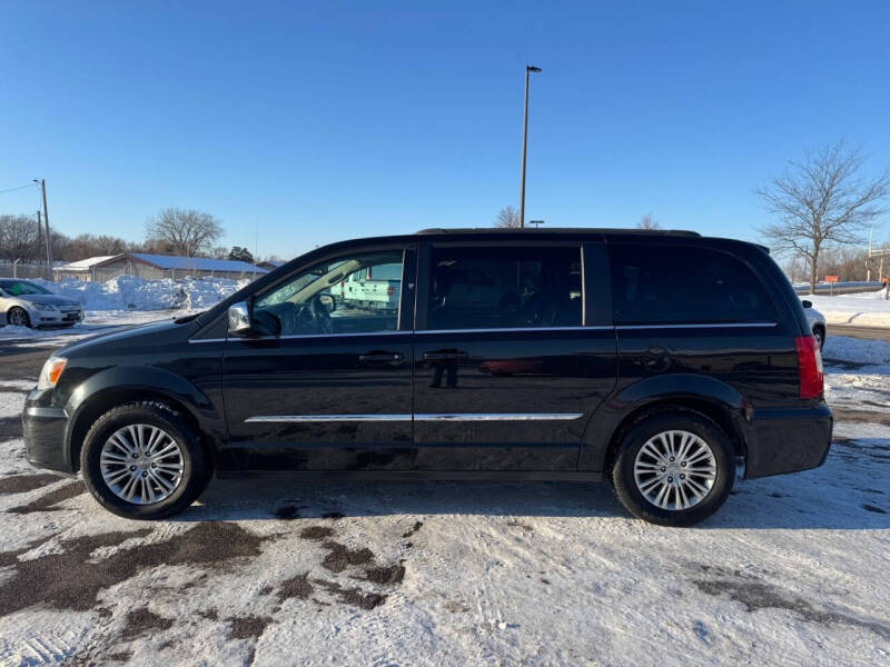 2015 Chrysler Town and Country Touring-L