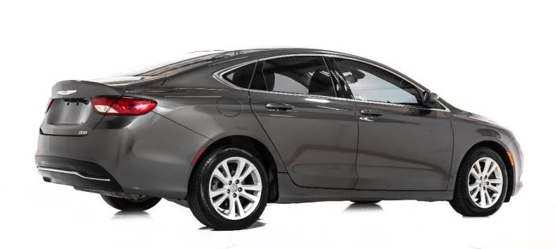 2015 Chrysler 200 Limited photo 3