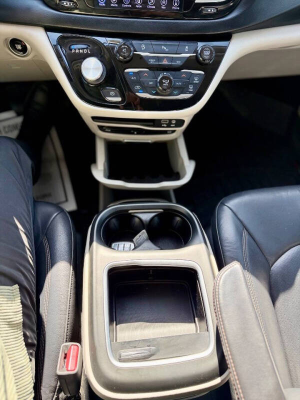 2017 Chrysler Pacifica Touring-L Plus