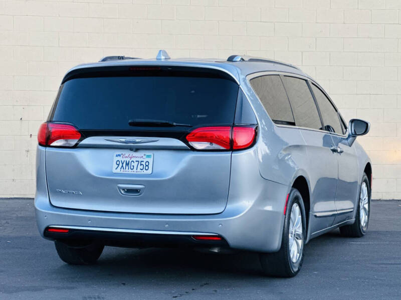 2020 Chrysler Pacifica Touring L