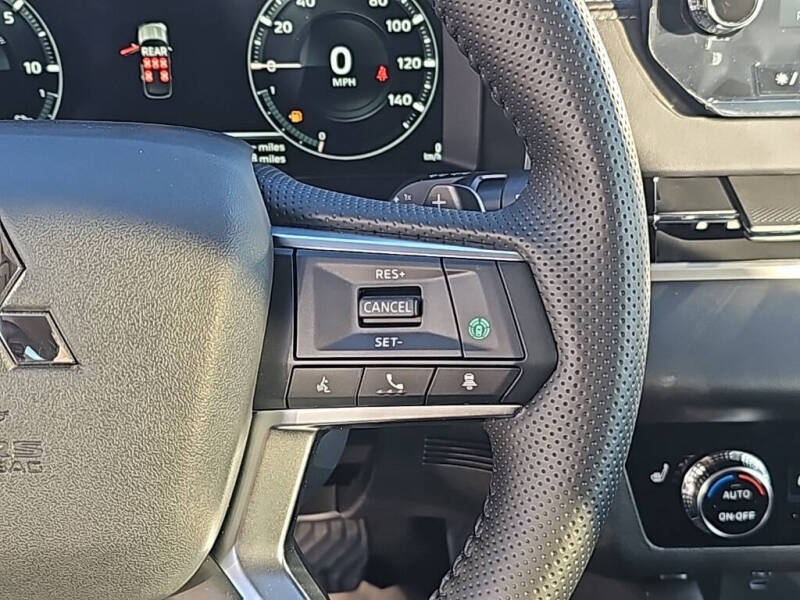 2025 Mitsubishi Outlander PHEV SE