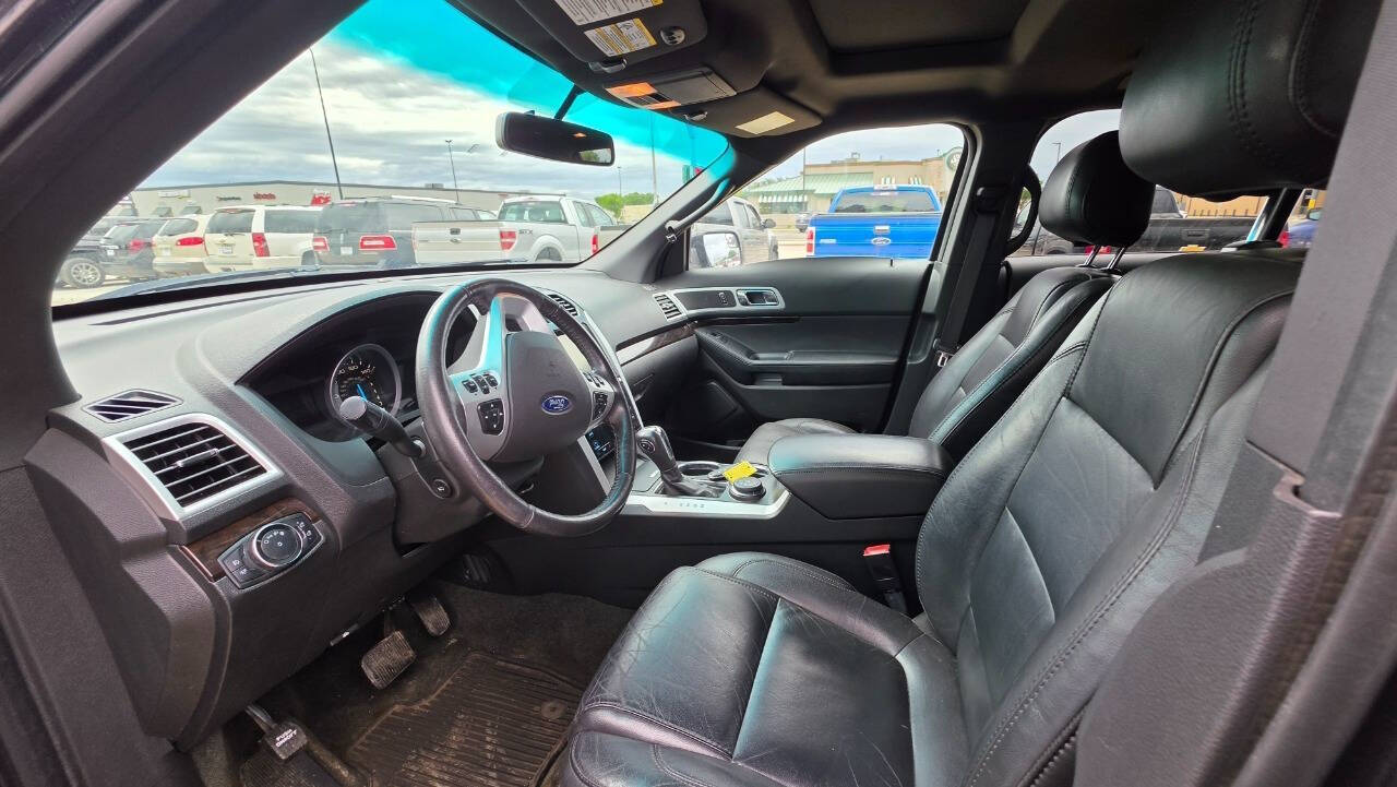2014 Ford Explorer Limited AWD 4dr SUV - Tuxedo Black Metallic exterior view 5