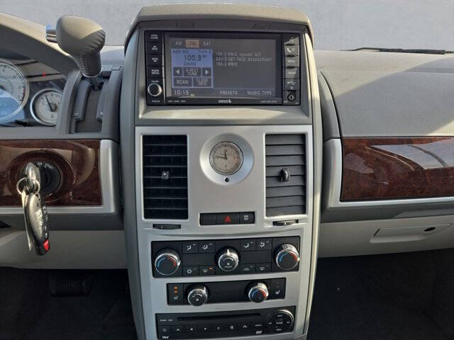 2009 Chrysler Town and Country Touring