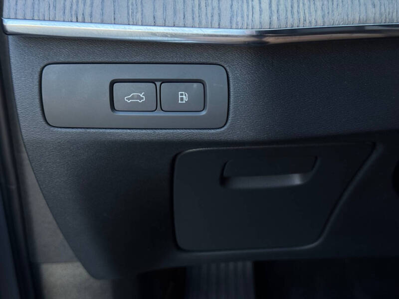 2023 Volvo XC90 Recharge T8 Ultimate Bright Theme 6P