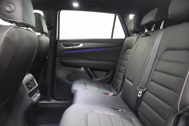 2026 Volkswagen Atlas Cross Sport SEL R-Line Black 4Motion