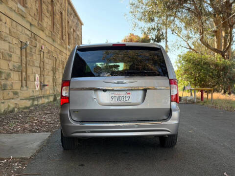 2015 Chrysler Town and Country Touring