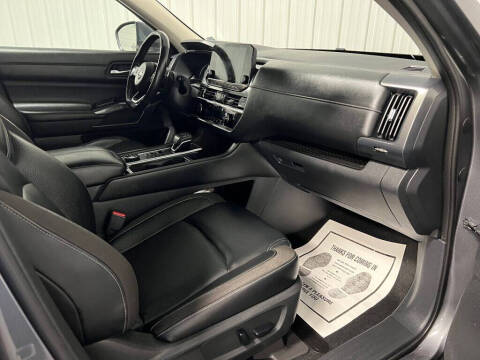 2022 Nissan Pathfinder SL