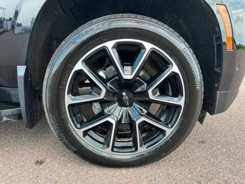 2025 Chevrolet Suburban RST