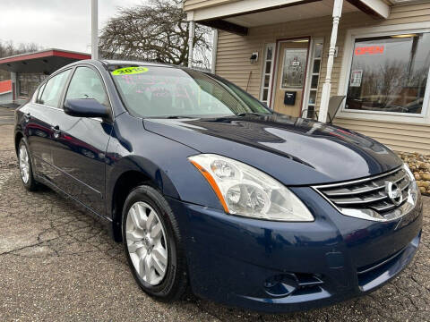 2010 Nissan Altima for sale at G & G Auto Sales in Steubenville OH