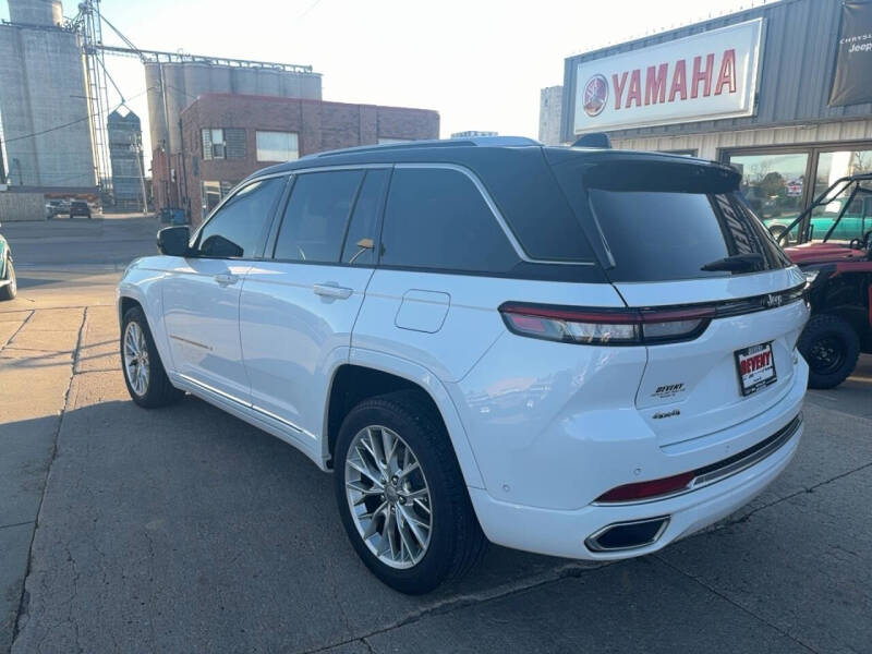 2022 Jeep Grand Cherokee Summit