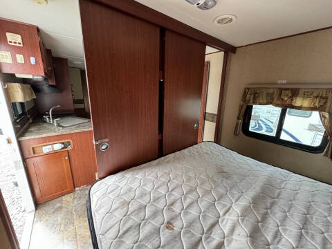 2011 Crossroads RV Zinger 260BH