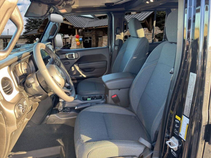 2025 Jeep Gladiator Sport