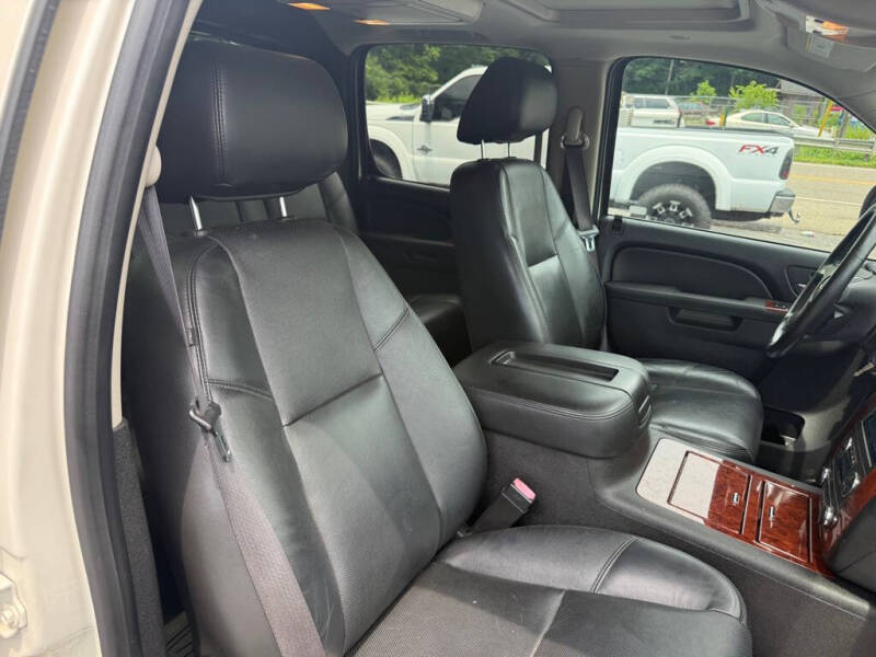 2013 Chevrolet Avalanche LTZ Black Diamond