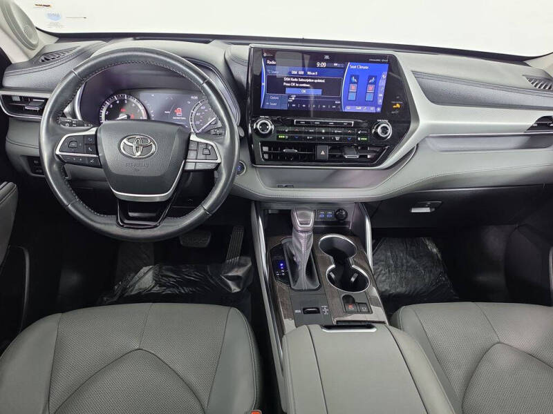 2022 Toyota Highlander Platinum