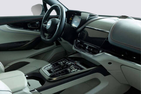 2025 Aston Martin DBX 707