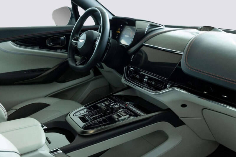 2025 Aston Martin DBX 707