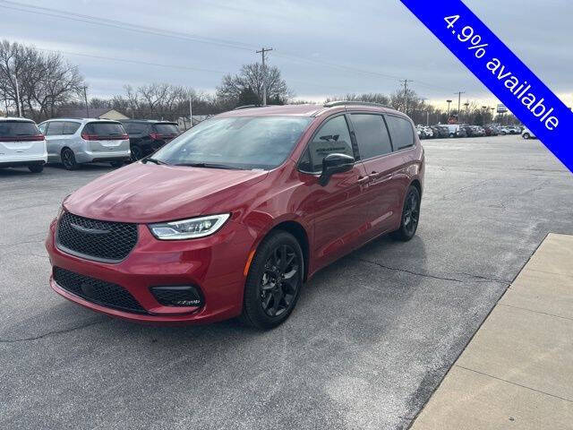 2026 Chrysler Pacifica Select