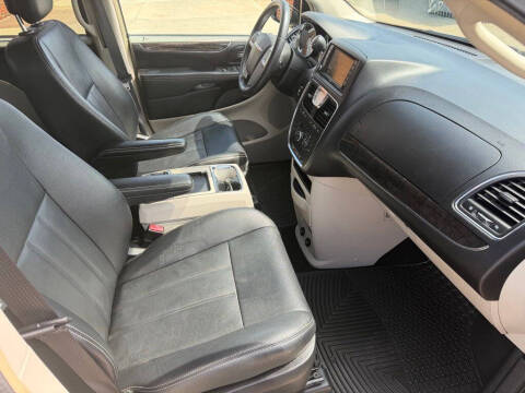 2016 Chrysler Town and Country Touring