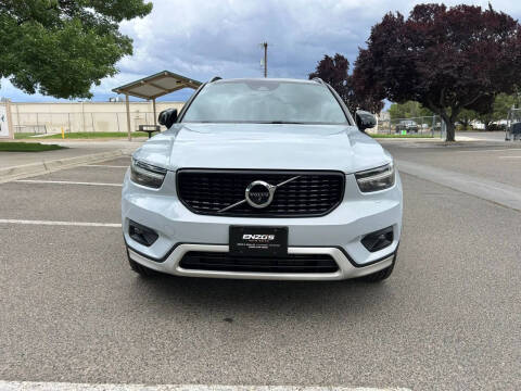 2022 Volvo XC40 T5 R-Design