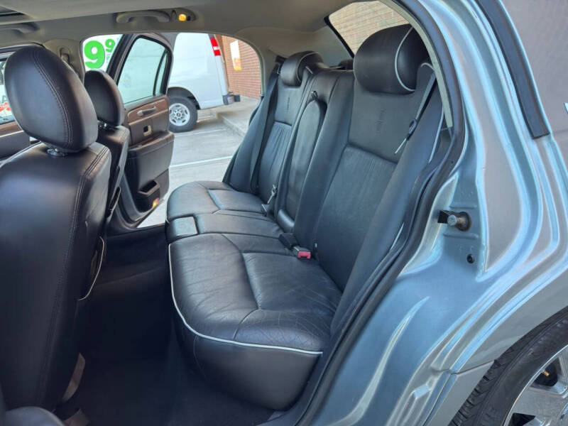 2006 Lincoln Town Car Signature Limited