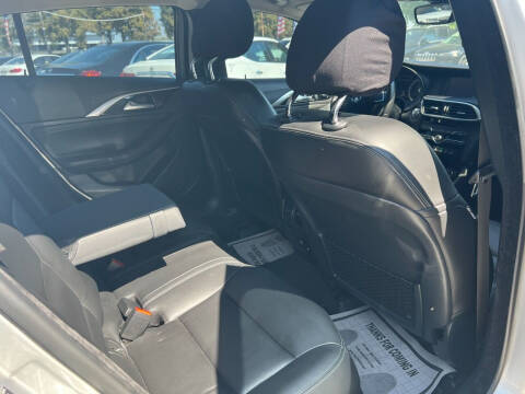 2017 Infiniti QX30 Premium