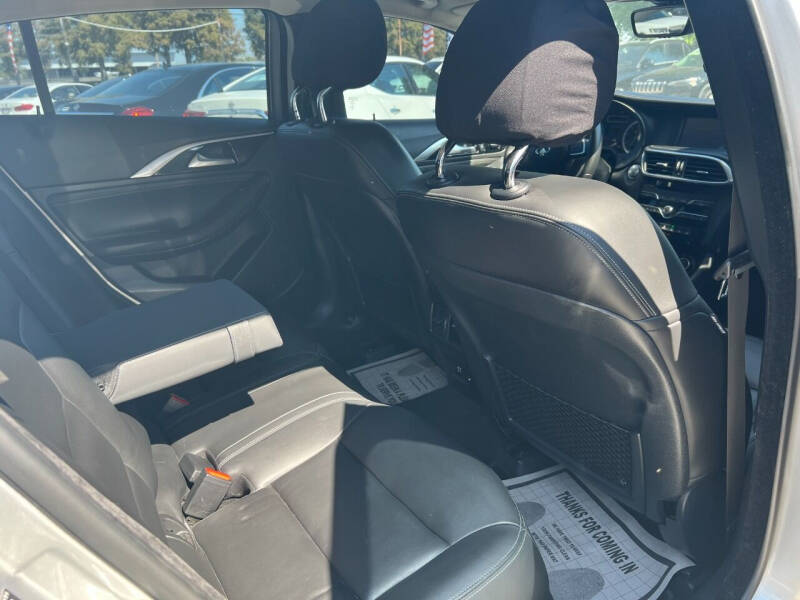 2017 Infiniti QX30 Premium