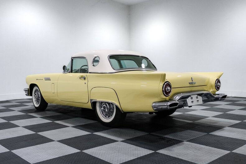 1957 Ford Thunderbird
