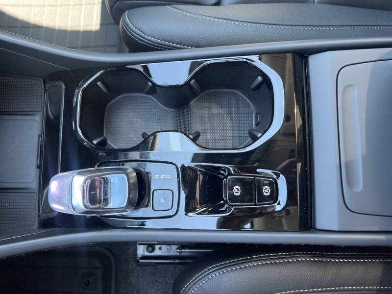 2026 Volvo XC40 B5 Ultra